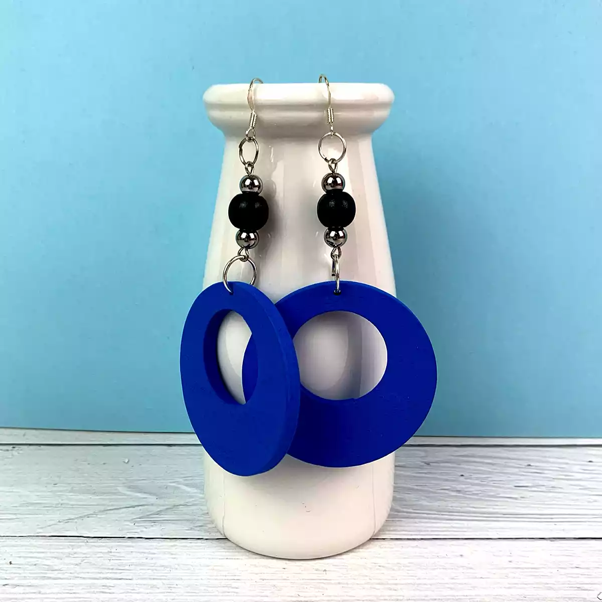 ER001-B-product-earrings-wood-disc-blue-1