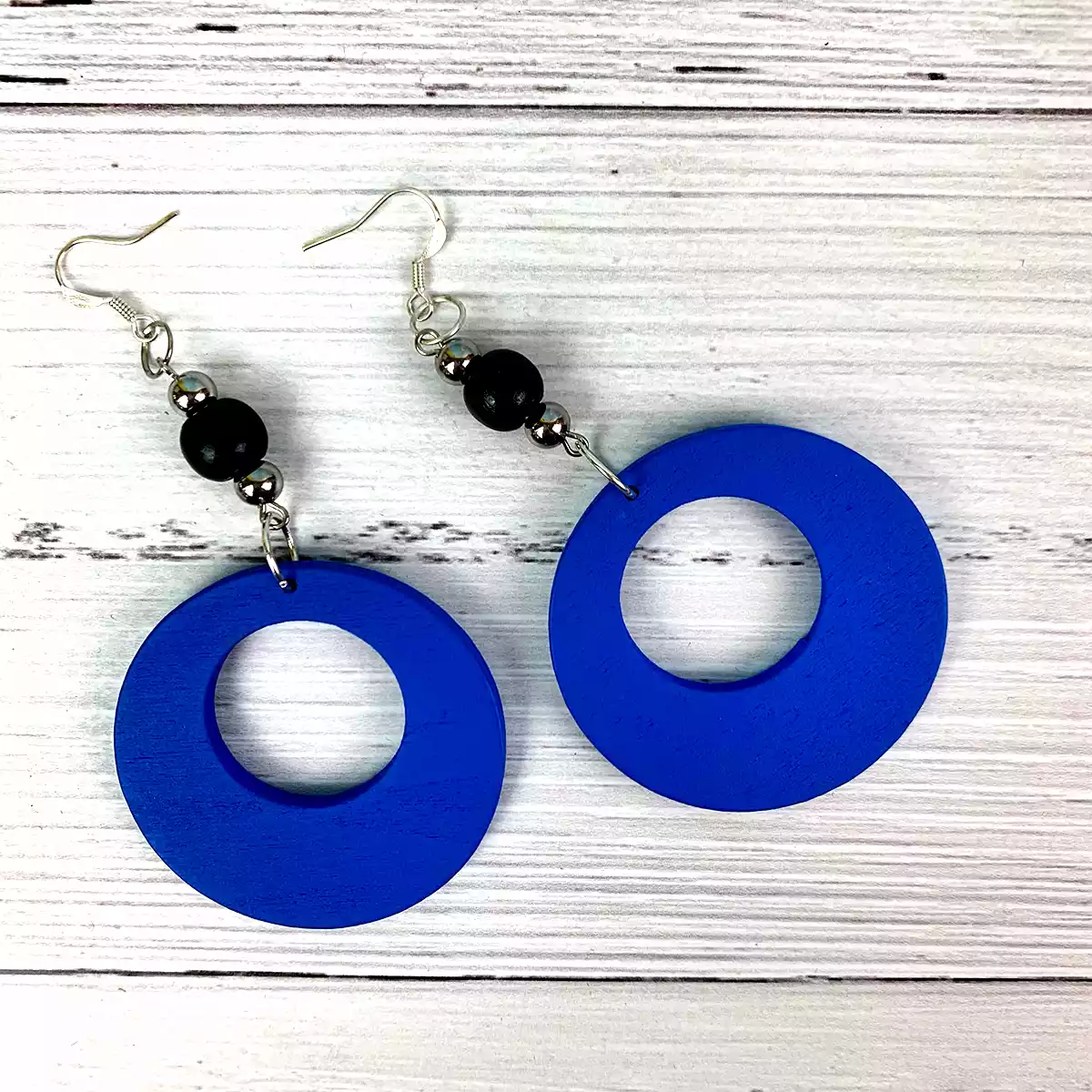 ER001-B-product-earrings-wood-disc-blue-2