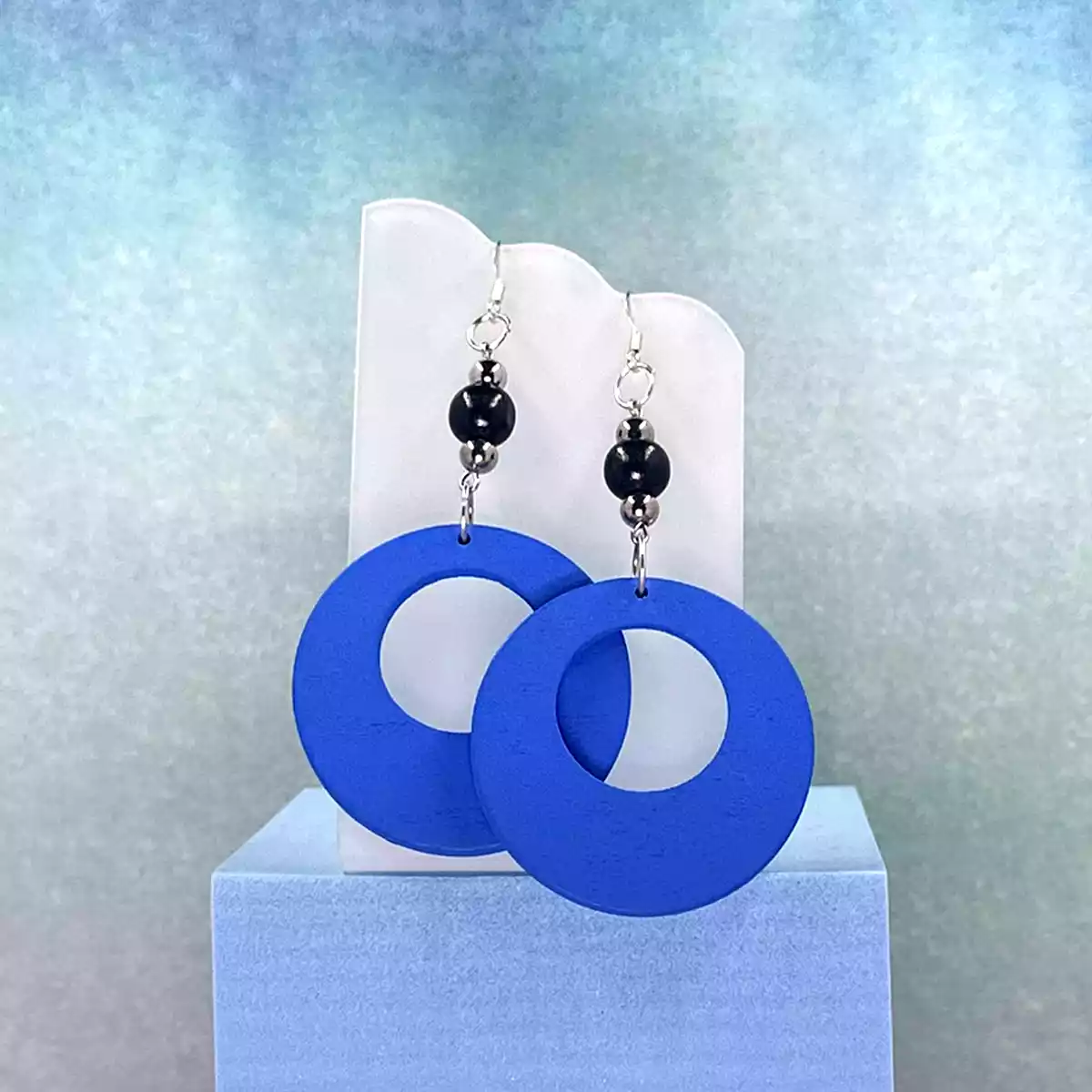 ER001-B-product-earrings-wood-disc-blue-5