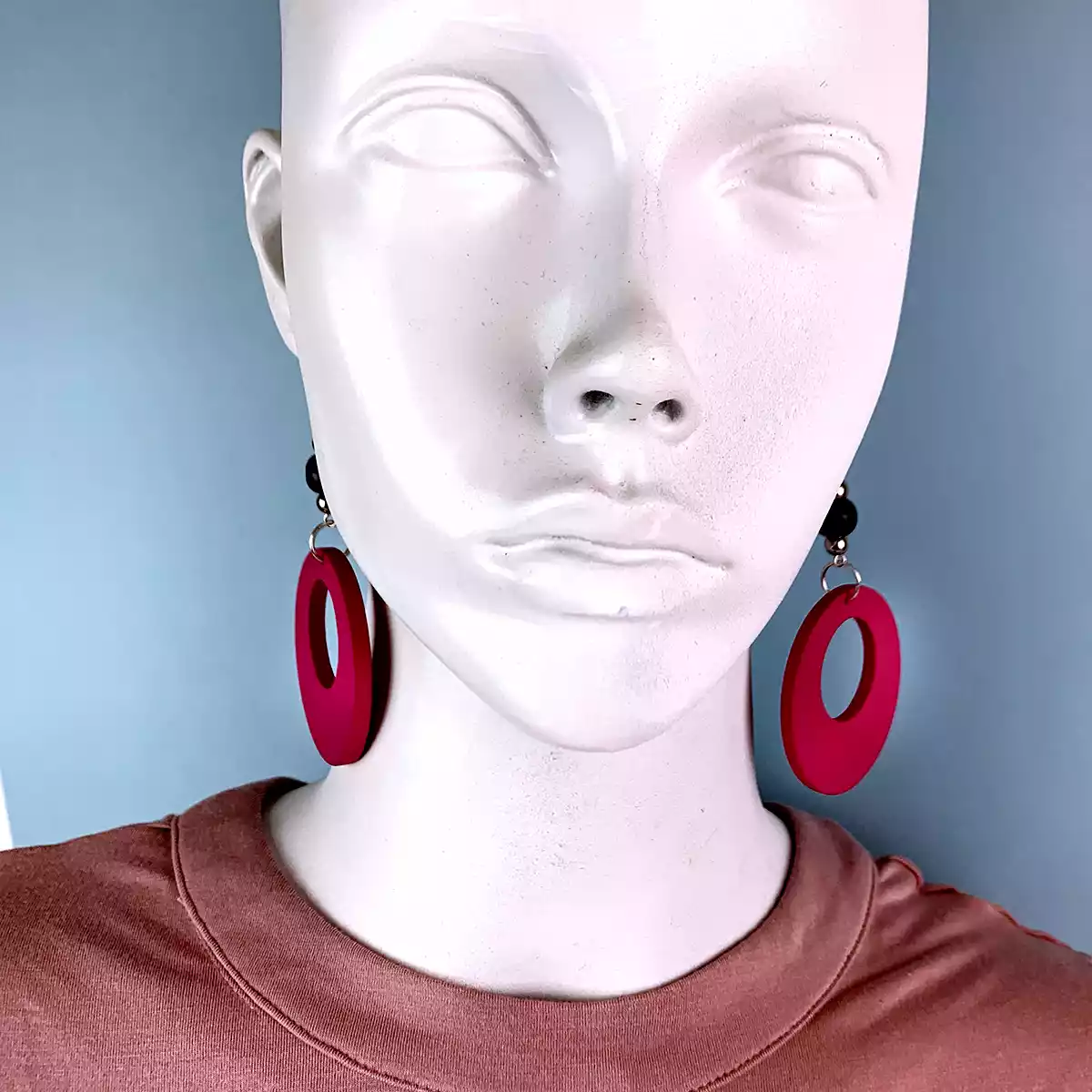 ER001-DP-product-earrings-wood-disc-dark-pink-fuschia-3