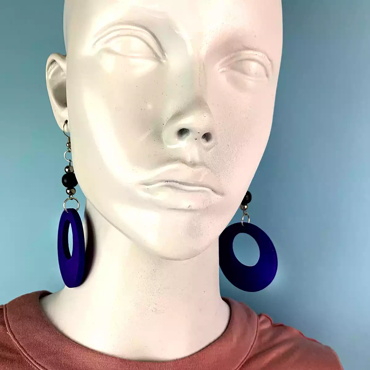 ER001-PP-product-earrings-wood-disc-purple-3