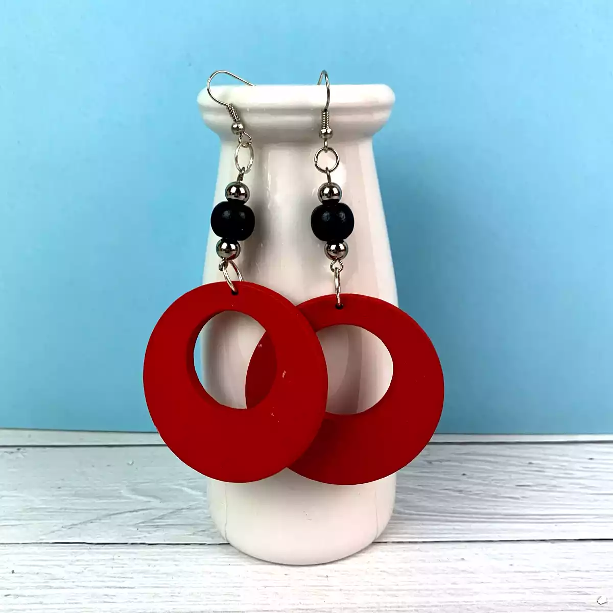 ER001-R-product-earrings-wood-disc-red-1