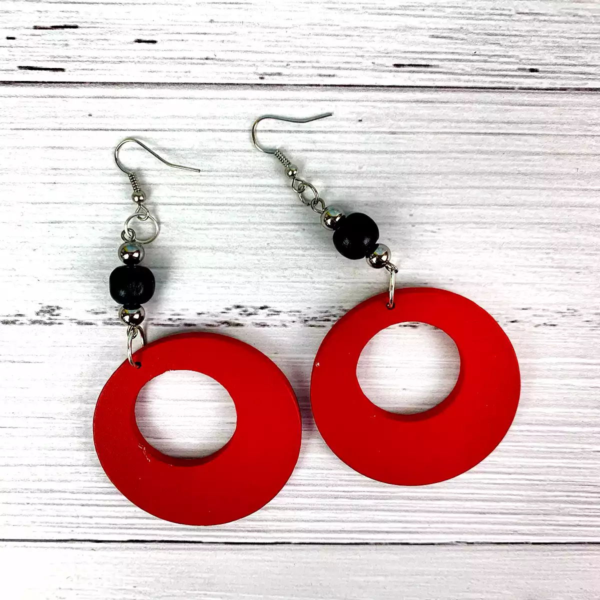ER001-R-product-earrings-wood-disc-red-2