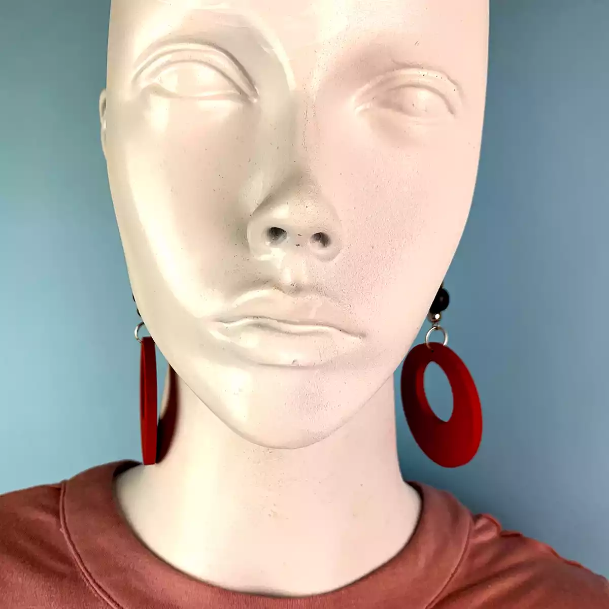 ER001-R-product-earrings-wood-disc-red-3