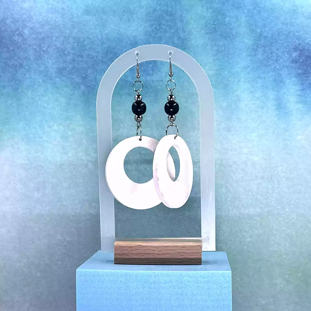 ER001-W-product-earrings-wood-disc-white-4