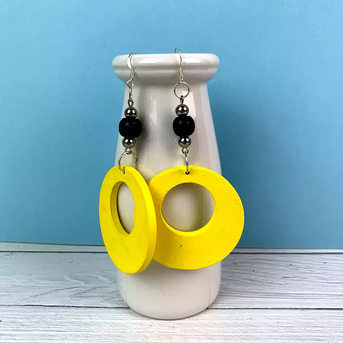 ER001-Y-product-earrings-wood-disc-yellow-1