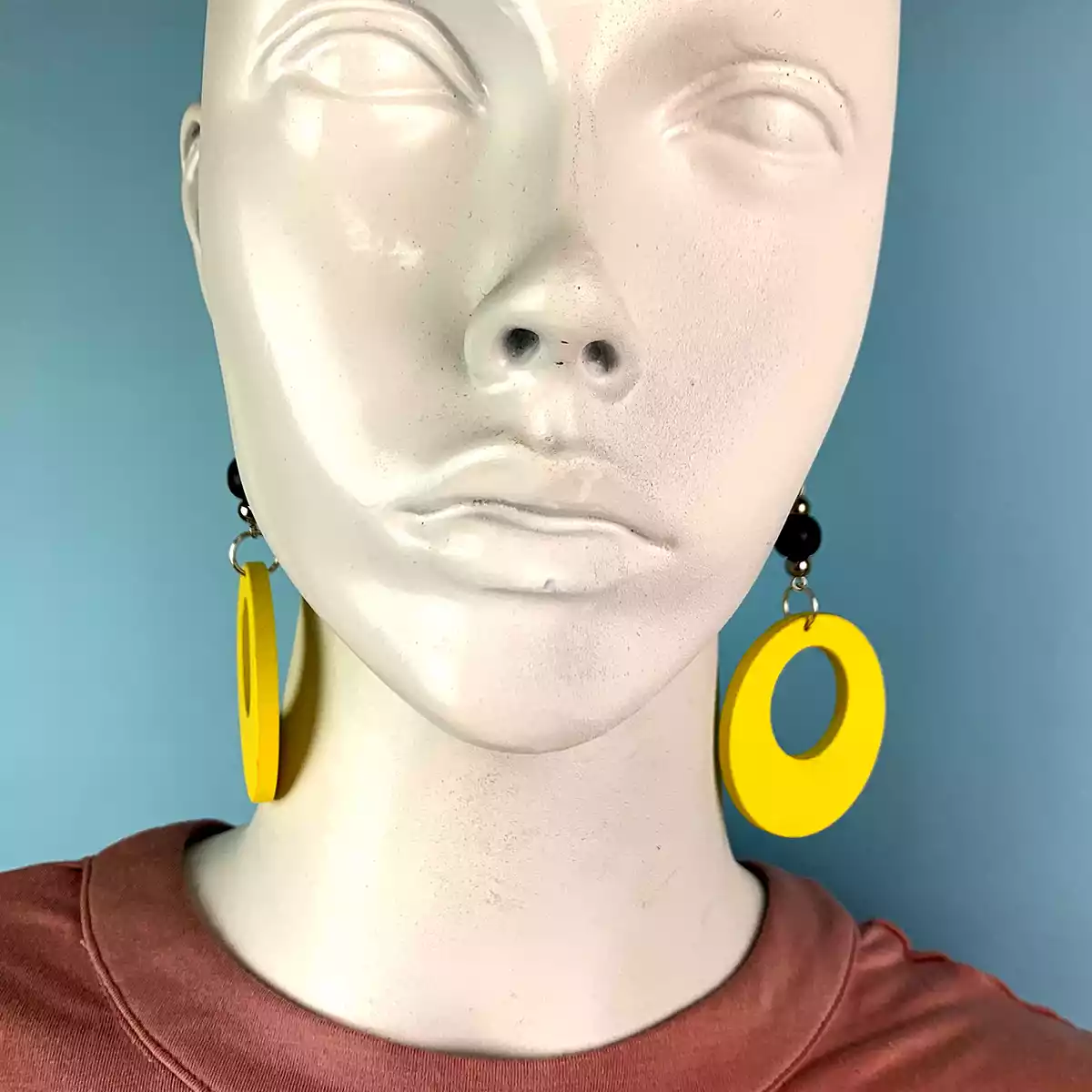 ER001-Y-product-earrings-wood-disc-yellow-3