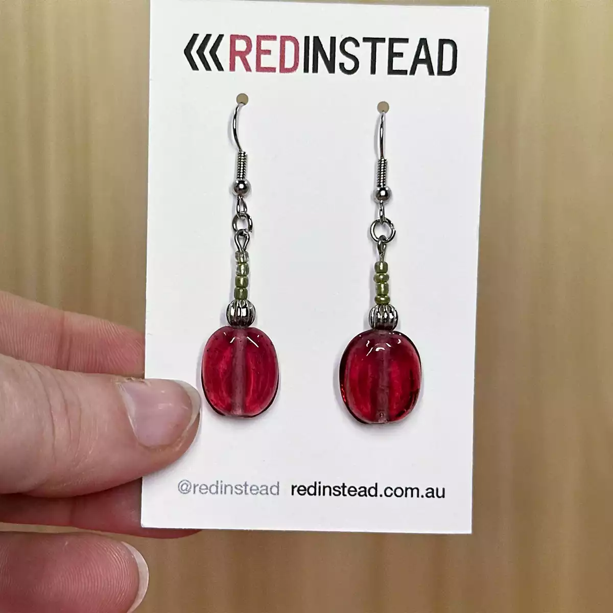 ER002-product-earrings-glass-beads-dangle-red-6