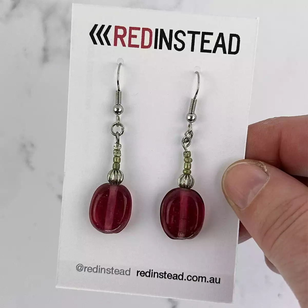 ER002-product-earrings-glass-beads-dangle-red-7