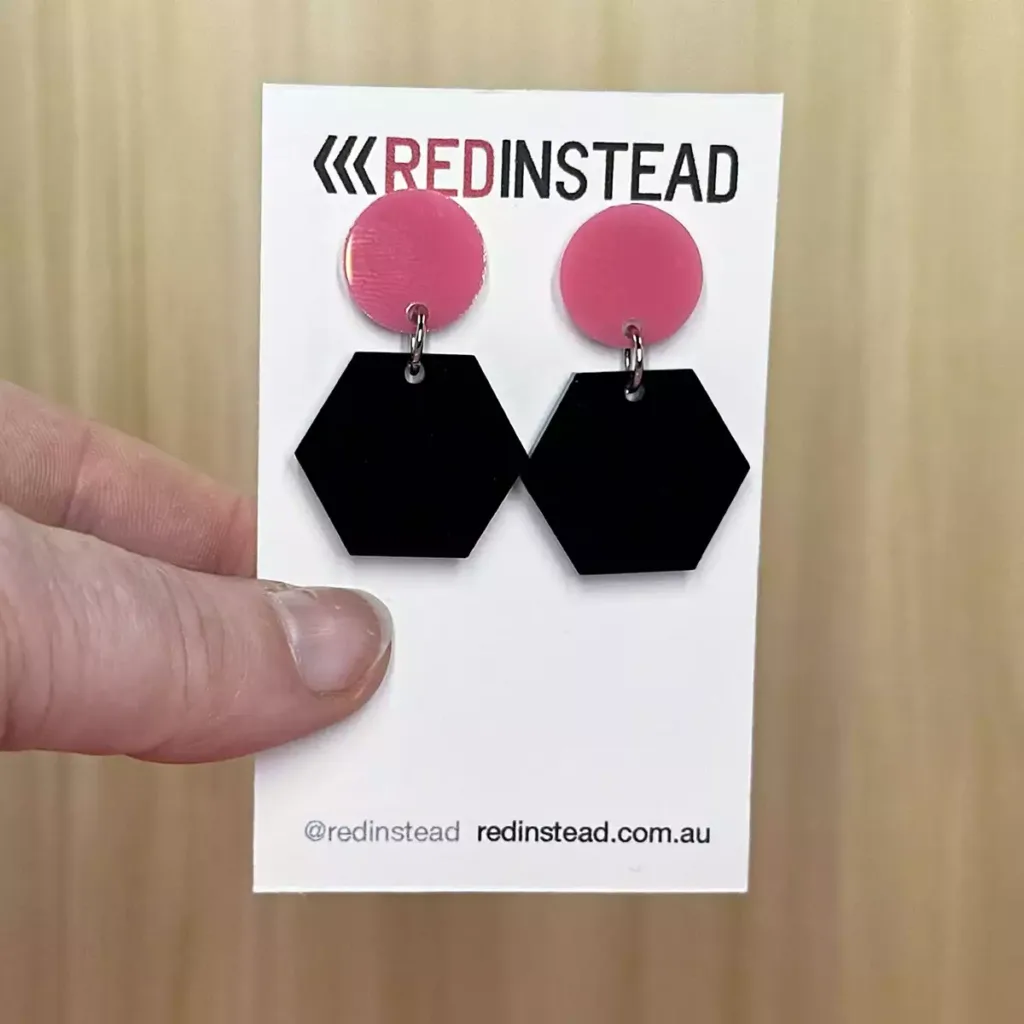 ER008-product-earrings-pink-circle-black-hexagon-2