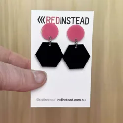 ER008-product-earrings-pink-circle-black-hexagon-2