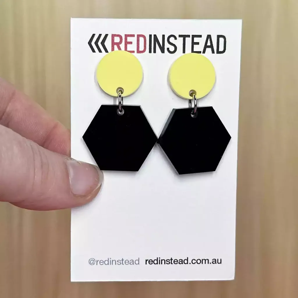 ER011-product-earrings-yellow-circle-black-hexagon-2