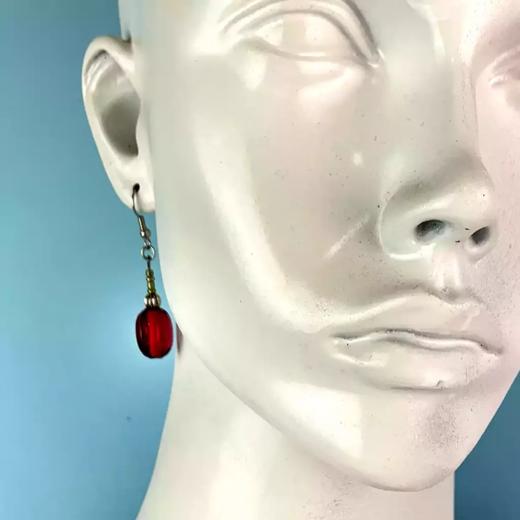 ER02-product-earrings-glass-beads-dangle-red-1