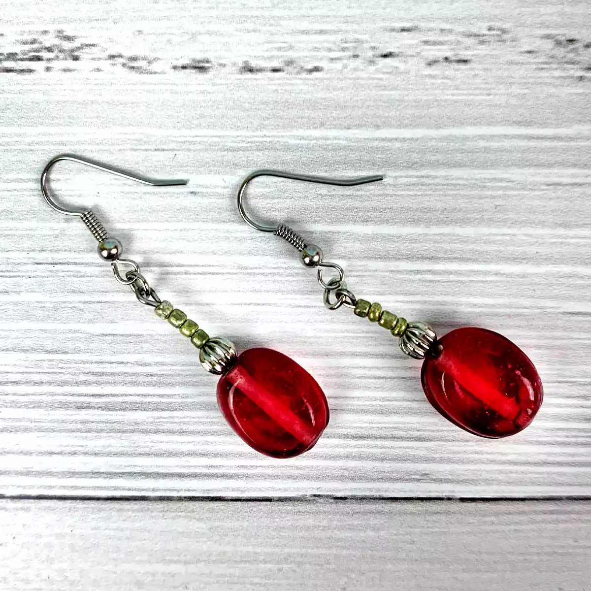 ER02-product-earrings-glass-beads-dangle-red-2