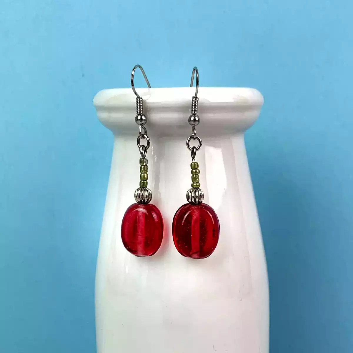 ER02-product-earrings-glass-beads-dangle-red-3