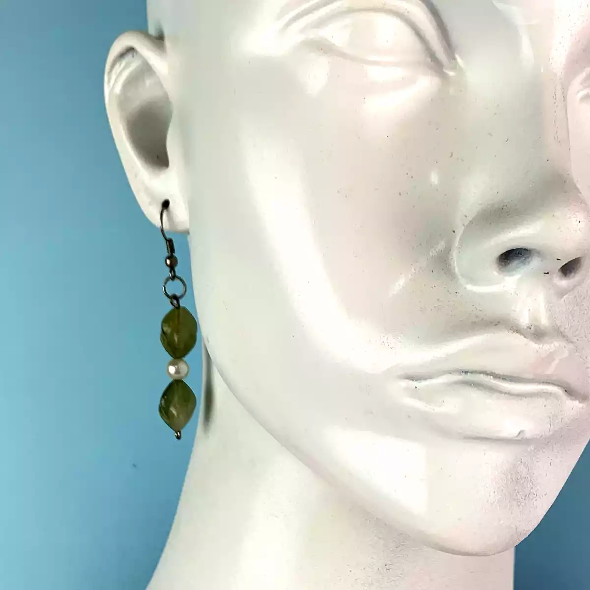 ER04-product-earrings-glass-beads-dangle-green-1