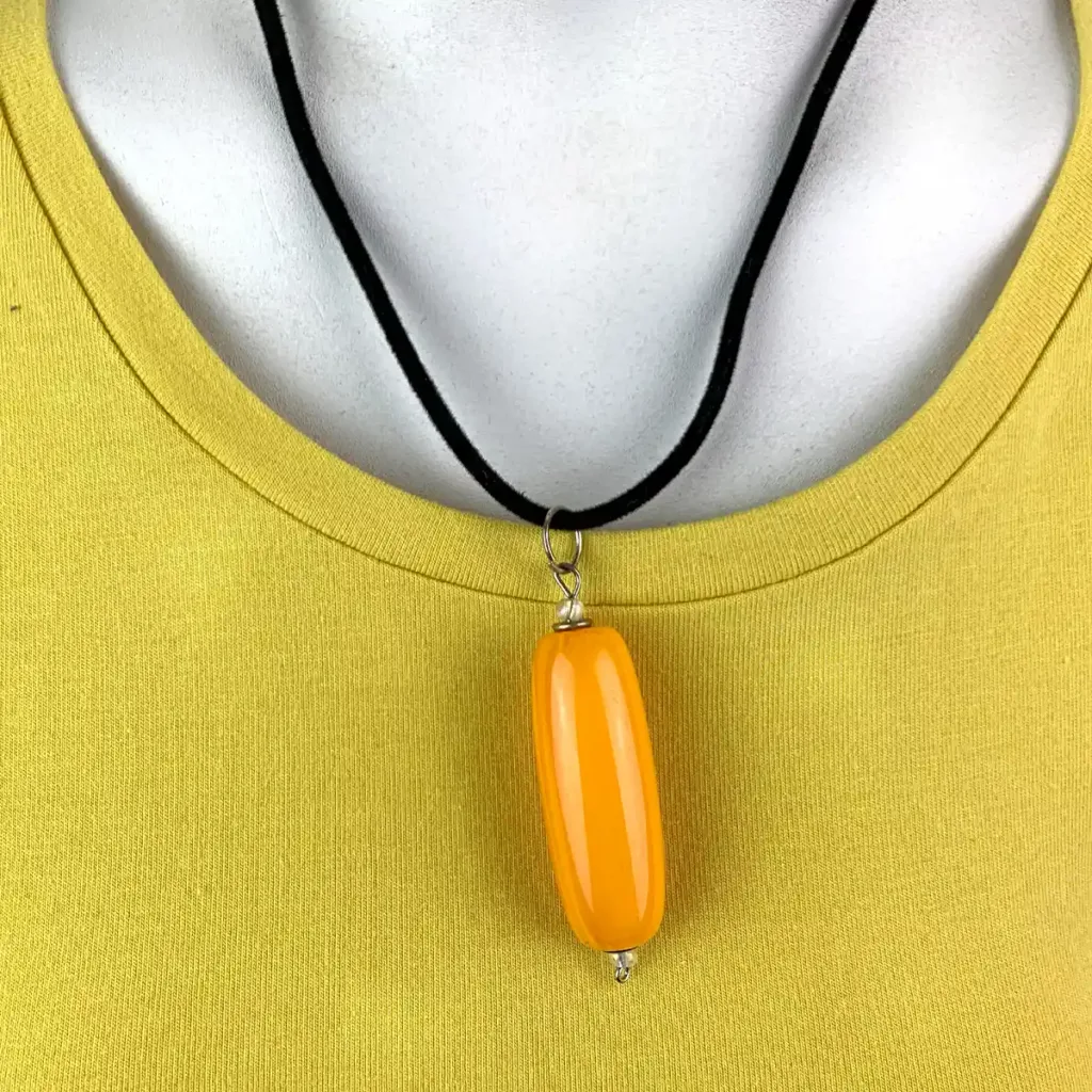 NL001-Y-product-necklace-yellow-pendant-1