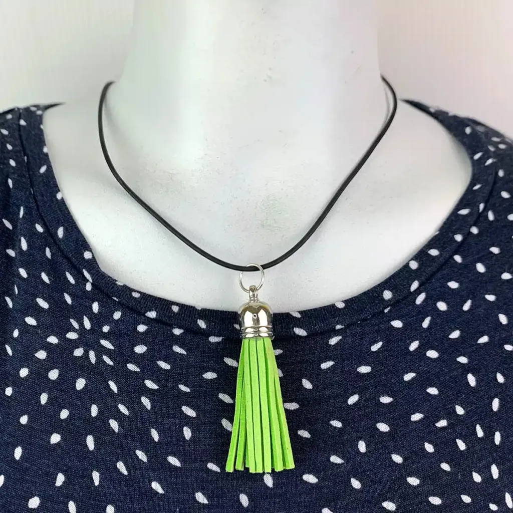 NL025-G-product-necklace-green-tassel-black-cord-1